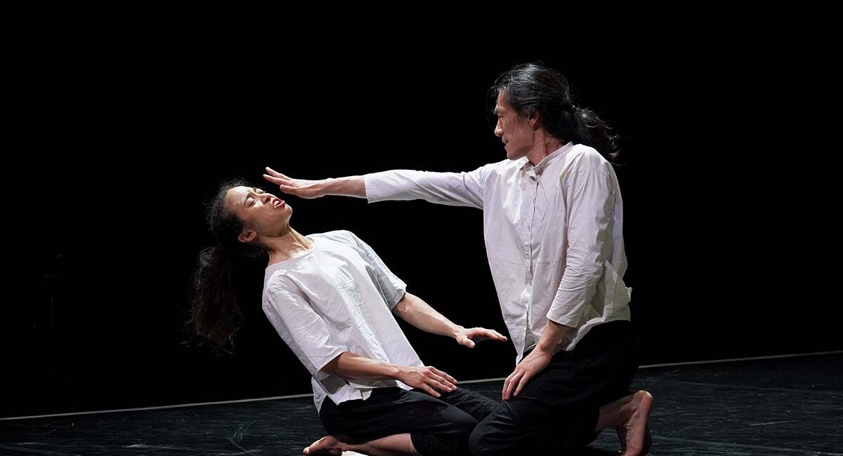 Photo du spectacle "Waré Mono" de Kaori Ito par Anaïs Baseilhac