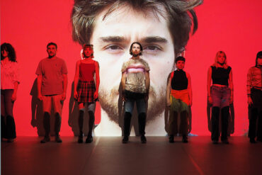 Photo du spectacle "Entrée des artistes" d'Ahmed Madani par François Louis Athenas