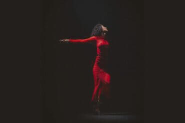 Photo de Barbara Pravi pour Dalida, diva tzigane © Thibault Manuel