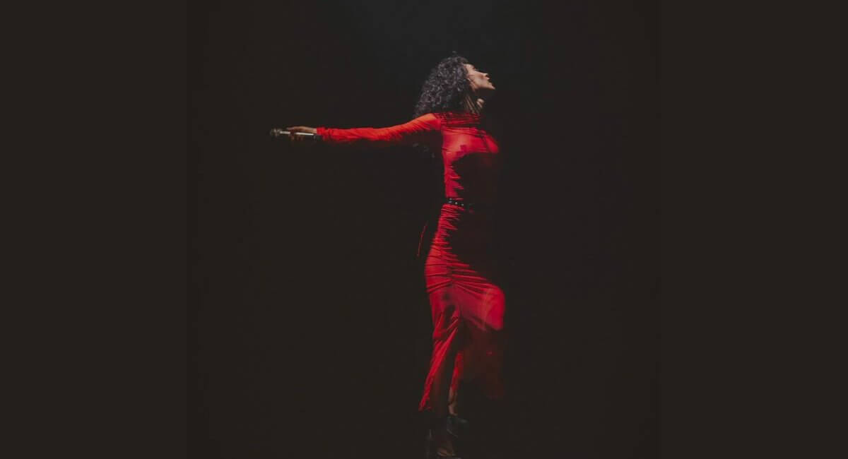 Photo de Barbara Pravi pour Dalida, diva tzigane © Thibault Manuel